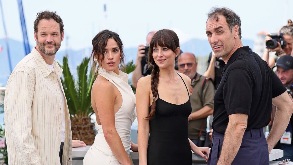 Happy together. SPLITSVILLE director Michael Angelo Covino and stars Dakota Johnson, Adria Arjona, and Kyle Marvin at #Cannes2025.