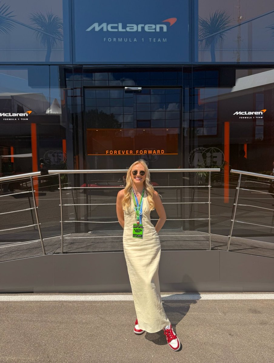 x_lishaf1's tweet image. 3 years difference 🧡🏎️✨ #McLarenF1 #fanslikenoother #likeawinner