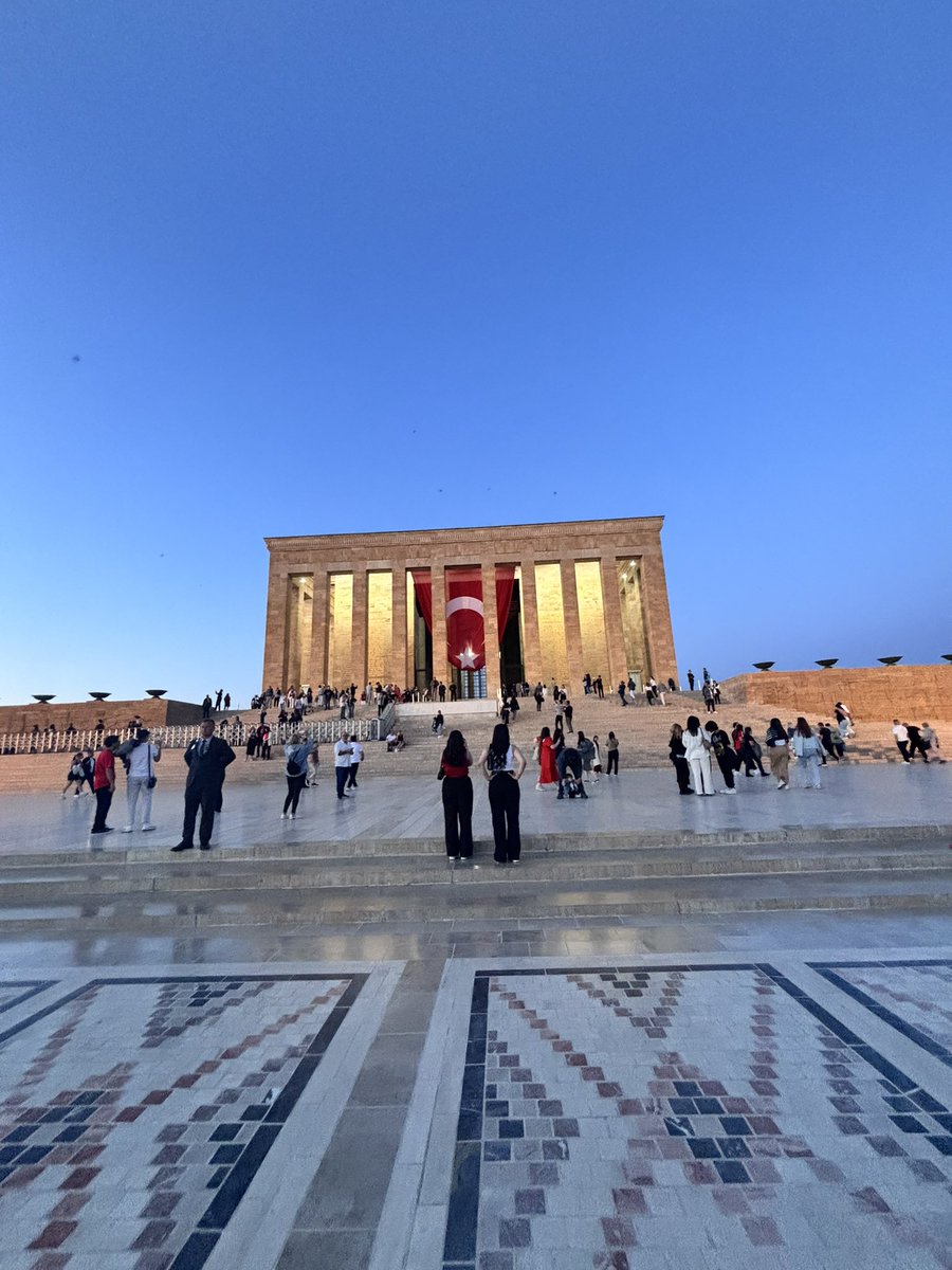 aLperColgecen's tweet photo. Sarı saçlım mavi gözlüm…

#19MayısGenclikveSporBayramı #Atatürk https://t.co/UQnprznuVU