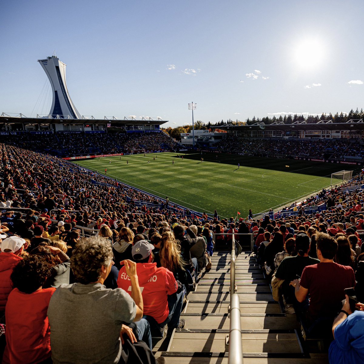 CANWNT's tweet photo. Happy Victoria Day, Canada 🍁 

Might want to keep your eyes peeled around 1PM ET / 10AM PT tomorrow! 👀

——

Joyeuse fête de la Reine, Canada 🍁

Gardez les yeux ouverts demain vers 13 h (HE) / 10 h (HP) ! 👀

#CANWNT https://t.co/eTwRC6gbn3