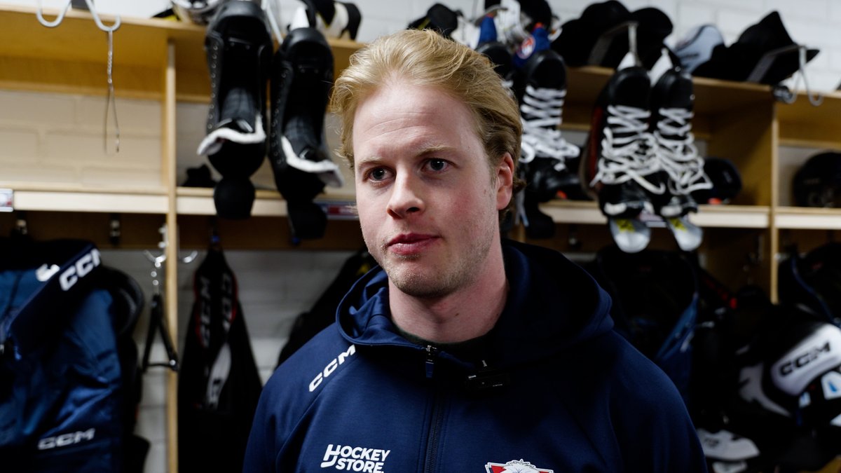 💬 "Jag vill vara en ledande spelare"

👉 Fredrik Karlström är nu på plats i Linköping och har anslutit till resterande delen av gänget. Vi tog oss en pratstund med Fredrik efter måndagens gympass.

📹 Se intervjun med Fredrik här: brnw.ch/21wSLId