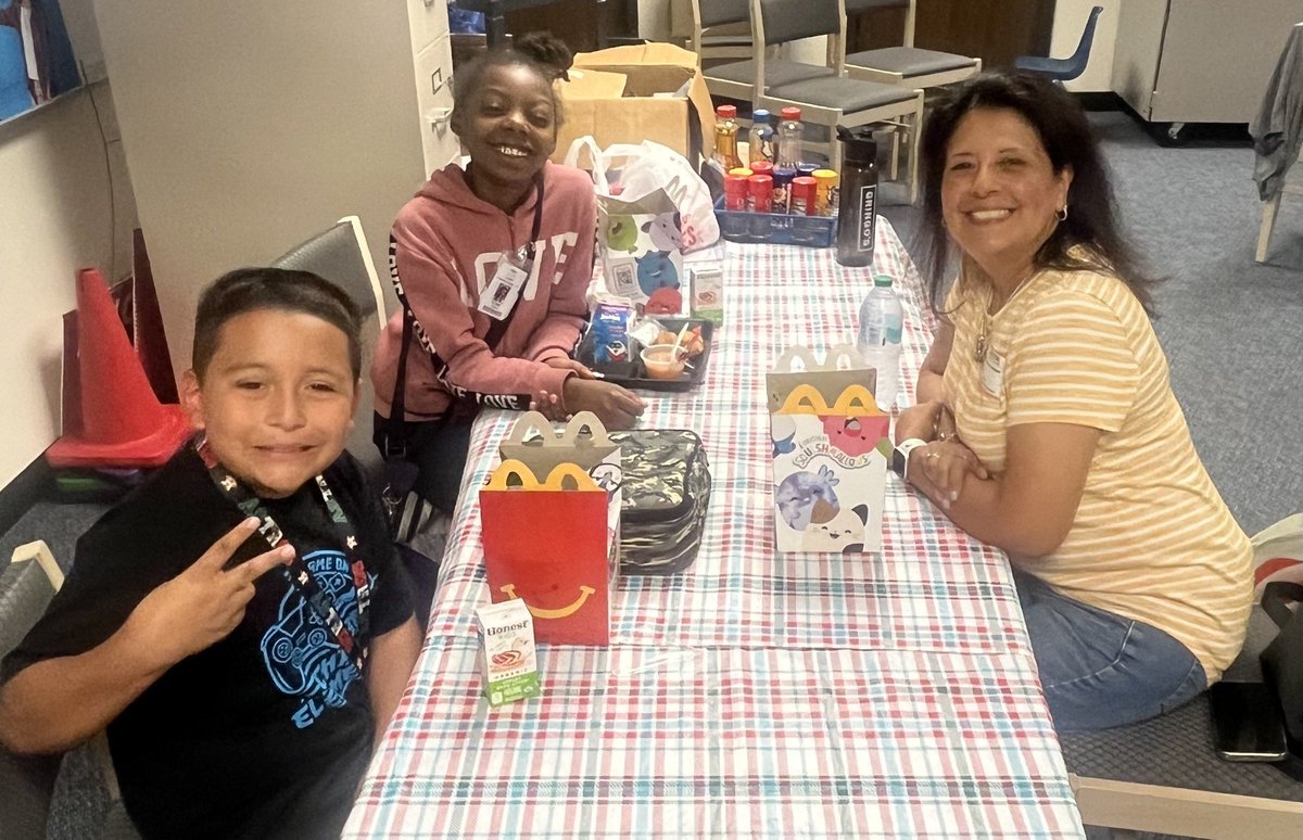 "Mentor Moments" in May...🥰#mentoringmatters #smiles <a href="/laxsccrdiva/">Gabriela</a>