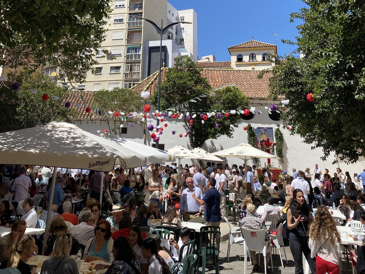¿No tienes planes para este sábado?

💃🏻 Ya te hacemos nosotros el plan. Este sábado te esperamos a partir de las 13h en nuestra tradicional verbena con comida y bebida a precios populares, música en directo, sorteos y un gran ambiente.

¿Te hemos convencido, verdad? #CofradíasMLG
