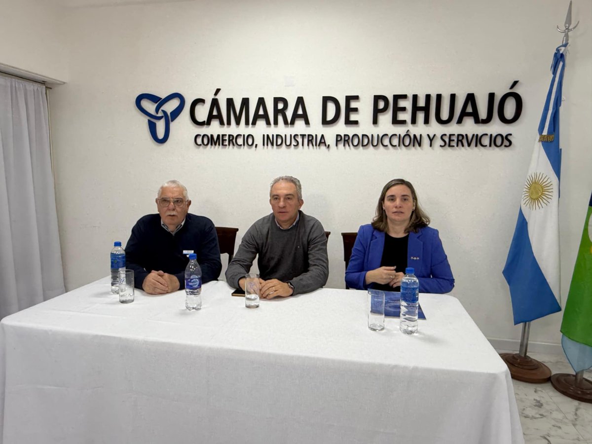 DigitalMagica's tweet photo. LA CÁMARA DE COMERCIO PRESENTÓ UNA PROPUESTA DE ORDENANZA PARA ABORDAR EL PROBLEMA DE AVES EN EL CENTRO URBANO
https://t.co/6c2ohy5yzN https://t.co/mbc5Lt0RwH