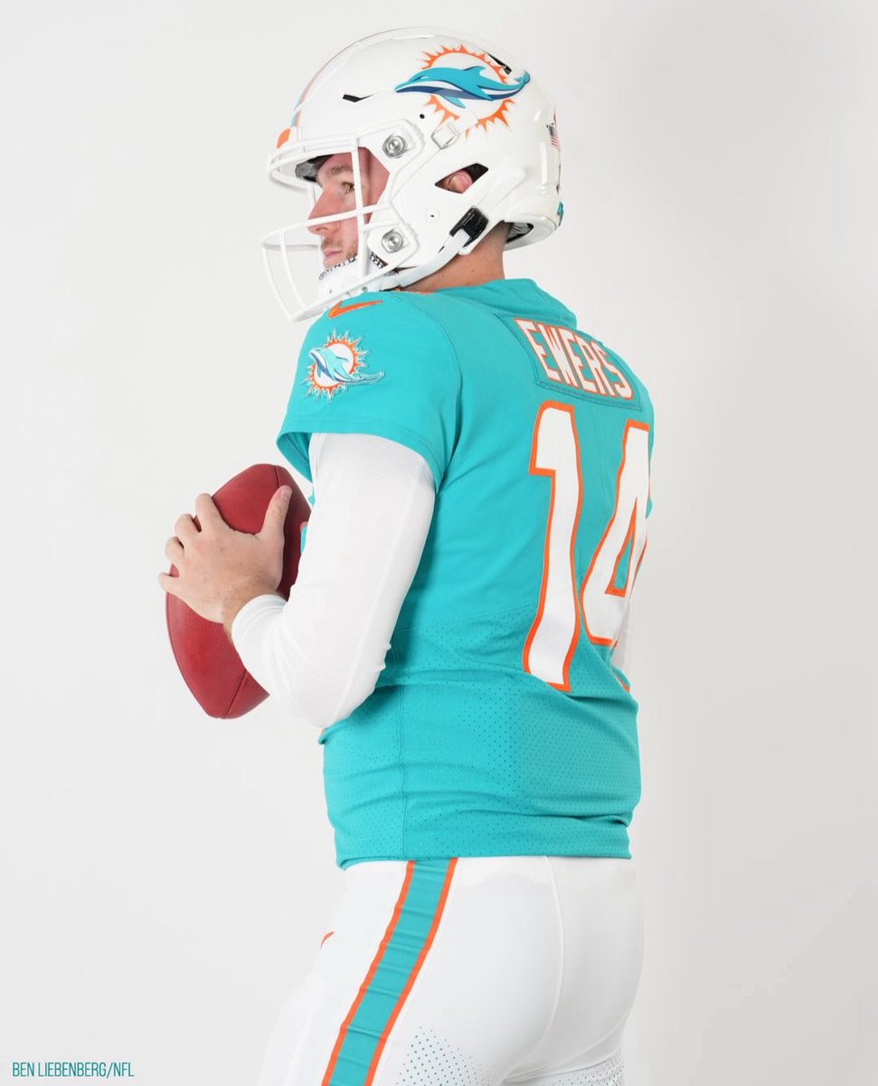FinsXtra's tweet image. 📸 Quinn Ewers in his new threads. 🐬 (@MiamiDolphins) #PhinsUp