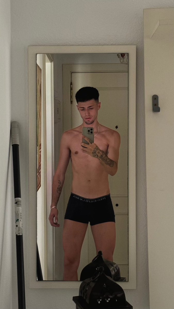snchz_bernardo's tweet photo. lo guapo que estaba el verano pasado?🥹 https://t.co/S98r8CI2Lt