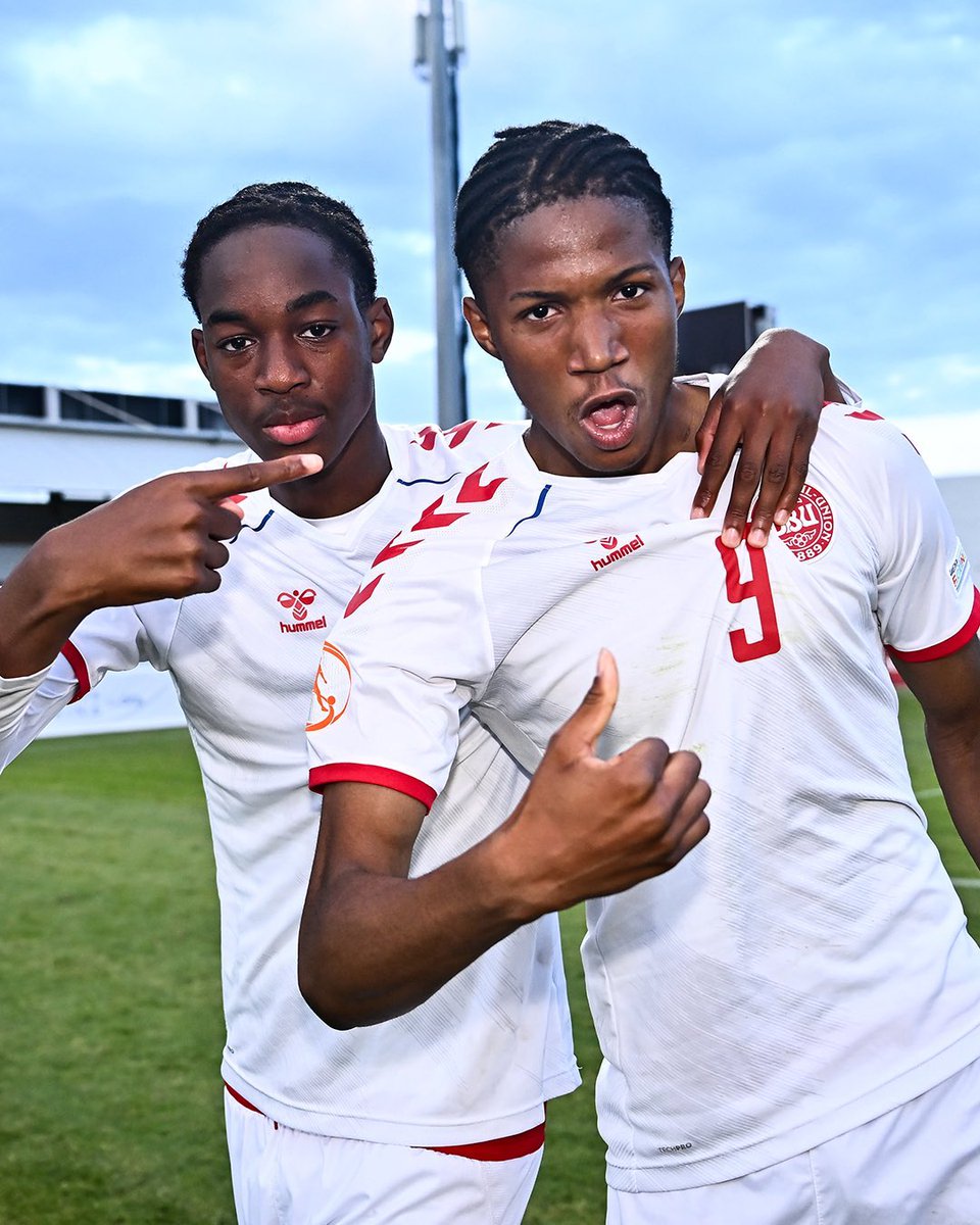 RisingStarXI's tweet photo. The EURO U17 starts today.

In the last one there were some players who are now part of big European 1st teams:

🇵🇹 Rodrigo Mora
🇵🇹 Geovany Quenda
🇵🇹 João Simões
🏴󠁧󠁢󠁥󠁮󠁧󠁿 Mikey Moore
🏴󠁧󠁢󠁥󠁮󠁧󠁿 Ethan Nwaneri
🇷🇸 Andrija Maksimovic 
🇷🇸 Mihajlo Cvetković
🇩🇰 Chido Obi
🇮🇹 Francesco Camarda https://t.co/NPDlMeUYns