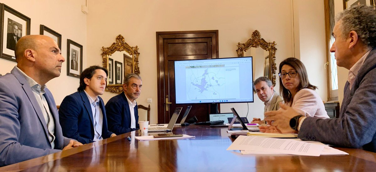 AytoJaen's tweet photo. 📌Avanzamos en el Plan General de Ordenación Municipal #PGOM
Hoy hemos recibido el avance del PGOM y los Planes de Ordenación Urbana 👉Este plan configura la hoja de ruta para el desarrollo sostenible de nuestra ciudad, respetando su identidad y potenciando sus valores
#Jaén https://t.co/w4nxxZBE62