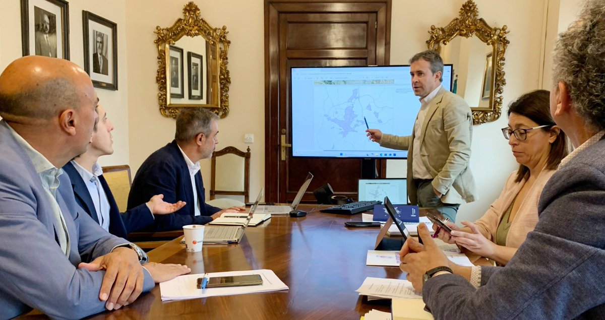 AytoJaen's tweet photo. 📌Avanzamos en el Plan General de Ordenación Municipal #PGOM
Hoy hemos recibido el avance del PGOM y los Planes de Ordenación Urbana 👉Este plan configura la hoja de ruta para el desarrollo sostenible de nuestra ciudad, respetando su identidad y potenciando sus valores
#Jaén https://t.co/w4nxxZBE62