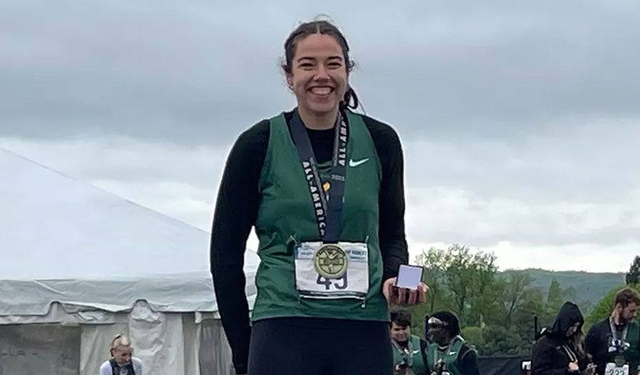 🏆 Congrats to multi-sport Chap Teegan Roach, who, on her final throw, launched a 39.22m hammer throw to win the NJCAA DIII national title!

She helped COD take the Day 1 lead, joined by big performances from teammate Ellie Connor &amp; the 4x800 squad. 💪 buff.ly/o8q4sCy
