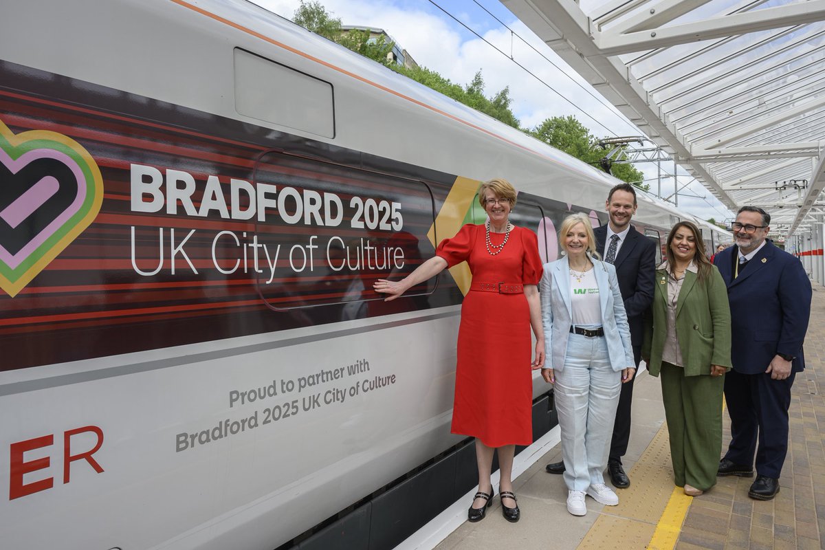 DavidHorne's tweet image. Wonderful to celebrate today’s launch of @LNER’s additional London&amp;lt;&amp;gt;Bradford services and the opening of Platform 0 at Bradford Forster Square with @simonlightwood, @MayorOfWY, @SHinchcliffe, @bradford2025 and many more! 

Just a few years ago we ran just one train a day for the…