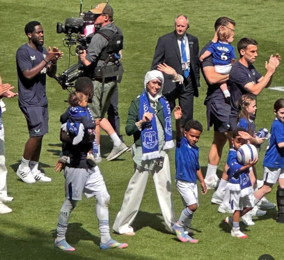 Idrissa Gueye's wife on Instagram 💙