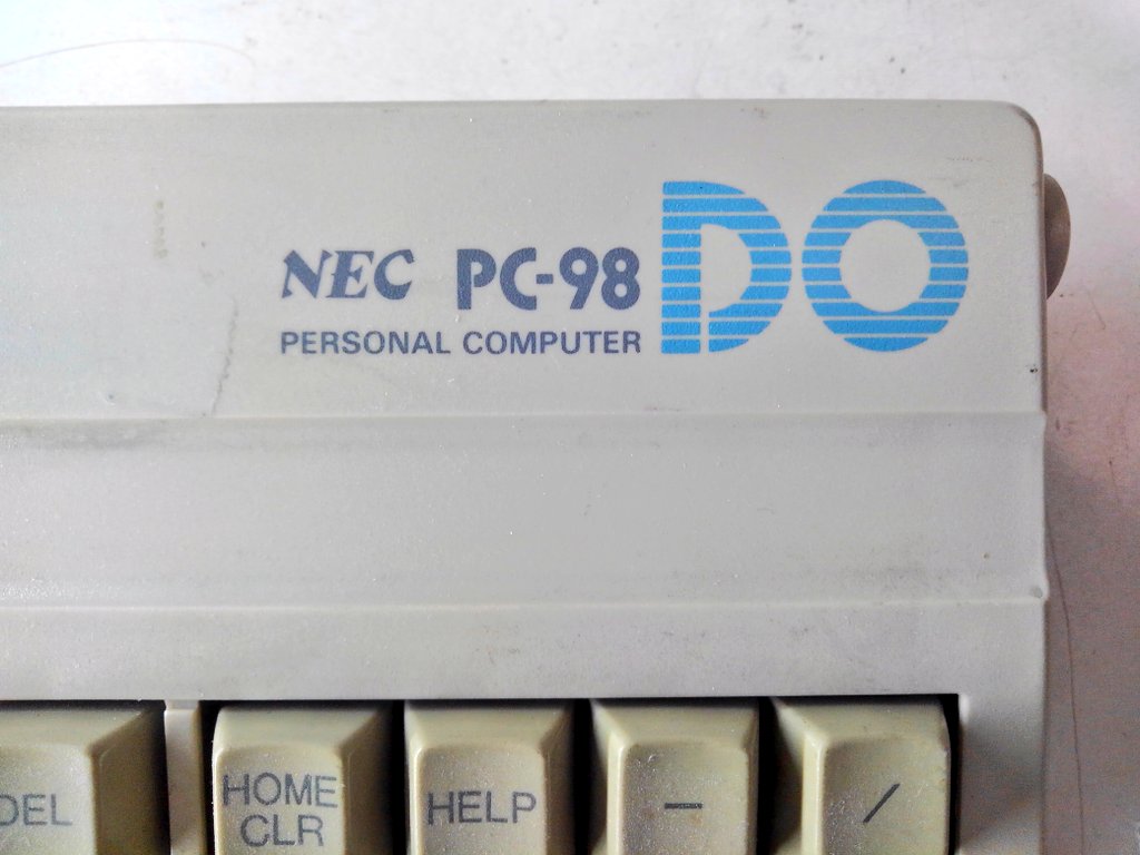 toshitada1973's tweet photo. 98○○系のキーボード4つ。たとえ他機種のものが流用できても、この特別感は強烈だね。書体も時代と共に変わってます。#PC98XA #PC98XL #PC98DO #PC98DO+ https://t.co/f6Lc8xlbCH