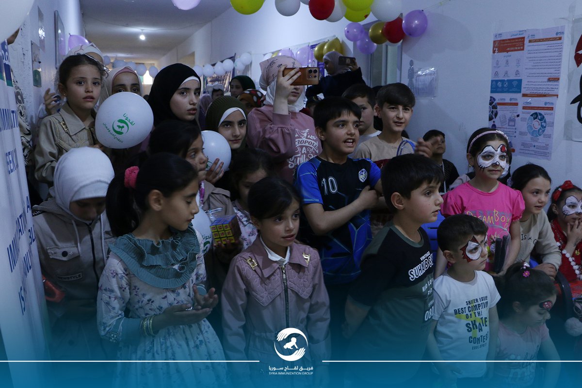 SIG_Syria's tweet photo. أقام فريق لقاح سوريا مسرحية عن أهمية اللقاح، بحضور لافت من الأطفال وذويهم، وذلك ضمن فعالية صحية مجتمعية هدفت إلى توعية الأهالي وأطفالهم بطريقة ممتعة ومبتكرة.
العرض جمع بين التعليم والترفيه، وساهم في تبسيط مفاهيم التلقيح بلغة قريبة من الأطفال، مما ساعد في ترسيخ الرسائل الصحي https://t.co/Nqf3WSE7zj
