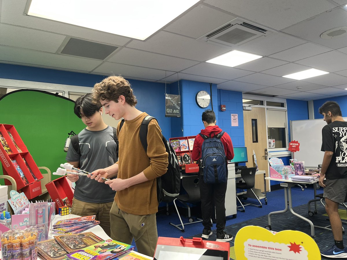 MrAppelbaumLMS's tweet photo. @Scholastic book fair! Happening this week and during #mineolaproud night! https://t.co/wgjKlHzvjj