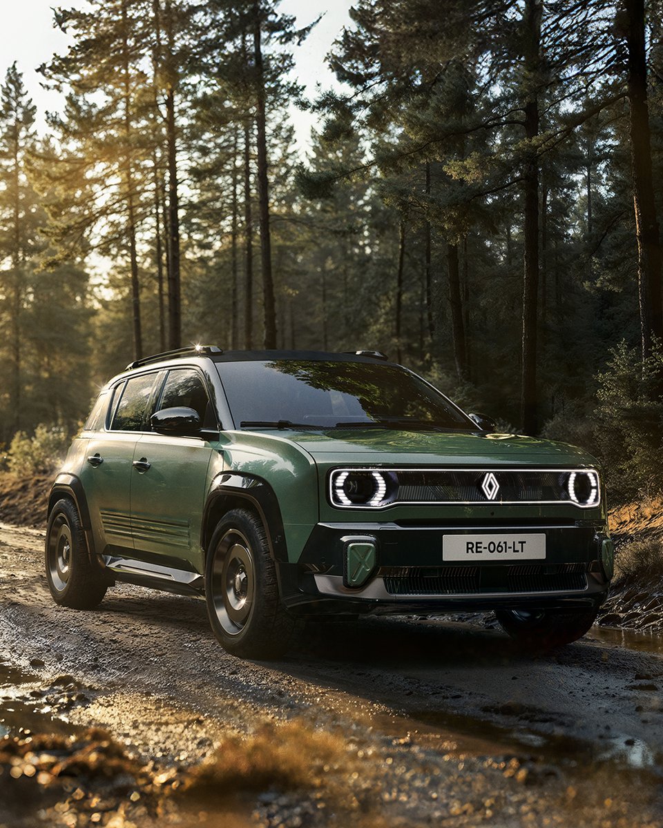 RenaultSI's tweet image. Eleganca terenca, zasnovanega za pustolovščine: #Renault4 #Savane #4x4, 100 % električni koncept.
Nova barva "jade" zelena, platnena streha s piksel vzorcem, svetleče črna obroba blatnikov in odbijača.
Pogon na vsa štiri kolesa, dva elektromotorja in povišana oddaljenost od tal.