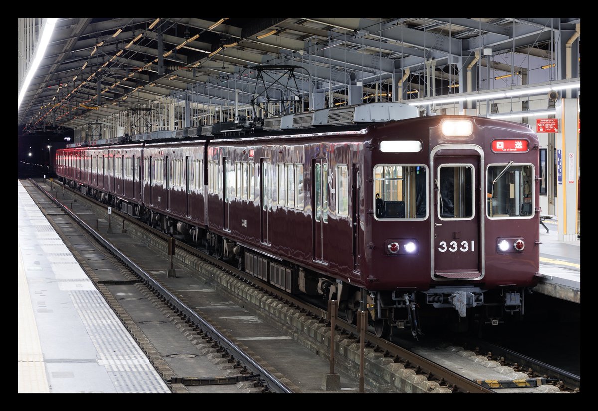 8008LimitedExp's tweet photo. 3月30日。それは、3331最後の営業日。
この高槻市からの入庫回送をもって運用が終了となってしまいました。 https://t.co/ajM0ofh3V3