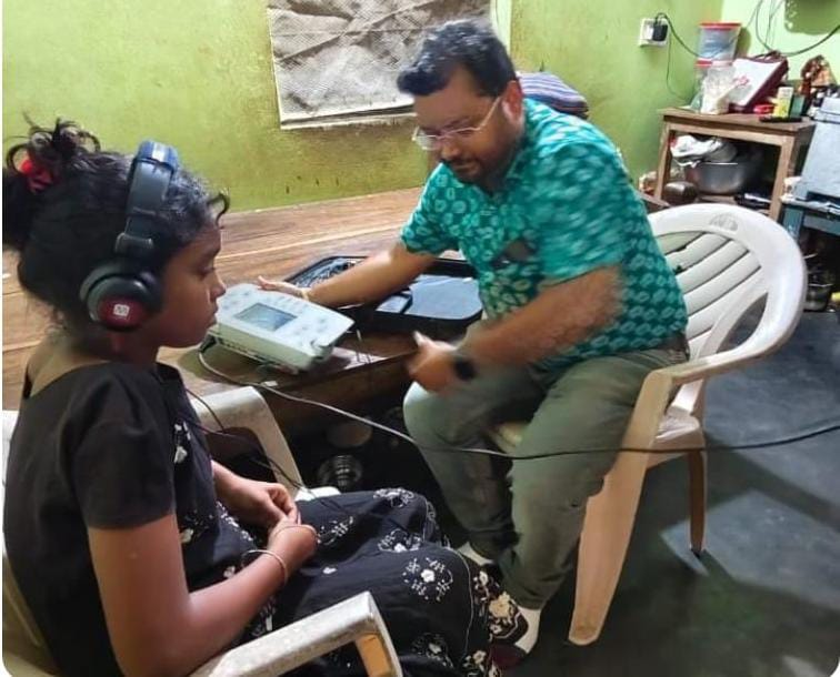 MahalingMukesh's tweet photo. ମହାକାଳପଡ଼ାର ଦିବ୍ୟାଙ୍ଗ ଝିଅ ସୁଶ୍ରୀସଙ୍ଗୀତା ସାହୁଙ୍କ ଅସୁବିଧା ସମ୍ପର୍କରେ ସାମାଜିକ ଗଣମାଧ୍ୟମରୁ ଜାଣିବାକୁ ପାଇଲା ପରେ ଯଥାଶୀଘ୍ର ଆବଶ୍ୟକୀୟ ସହଯୋଗ ଯୋଗାଇଦେବା ପାଇଁ ଜିଲ୍ଲା ପ୍ରଶାସନକୁ ନିର୍ଦ୍ଦେଶ ଦେଇଥିଲି। 

ଆଜି ସୁଶ୍ରୀସଙ୍ଗୀତାଙ୍କୁ ସ୍ୱାସ୍ଥ୍ୟ ବିଭାଗ ତରଫରୁ ଭିନ୍ନକ୍ଷମ ସାର୍ଟିଫିକେଟ ପ୍ରଦାନ କରାଯାଇଛି। ମହାପ୍ରଭୁଙ୍କ ନିକଟରେ ପିଲାଟିର ଉଜ୍ଜ୍ୱଳ ଭବିଷ୍ୟତ କାମନା କରୁଛି।
