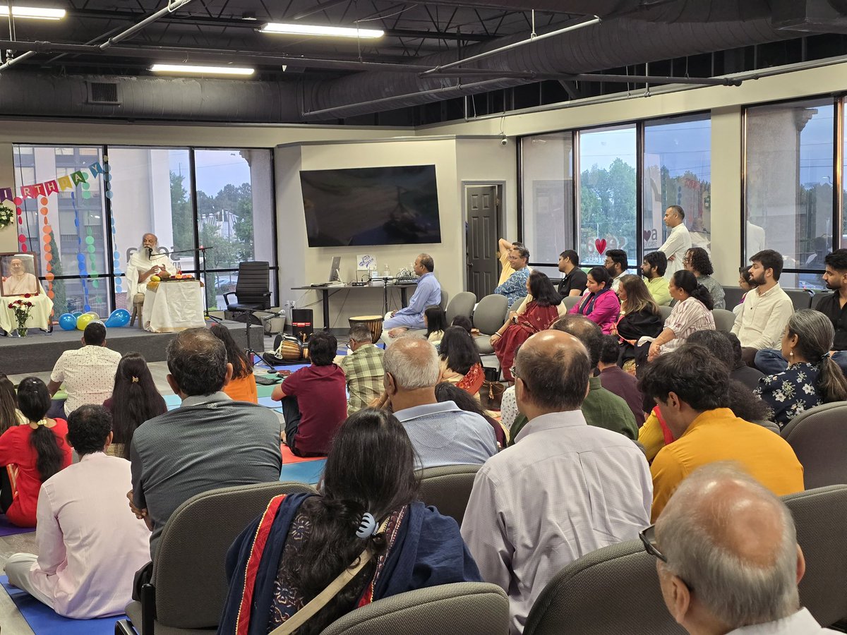 RGurusharnam's tweet photo. One World Family
Weather, Timings and Place are different but Devotees are same always 
Birthday Celebrations of Gurudev at Atlanta..
Guru Pooja...Satsang...Meditation 
Well  Organised by Atlanta Team... https://t.co/dhWannyBTO