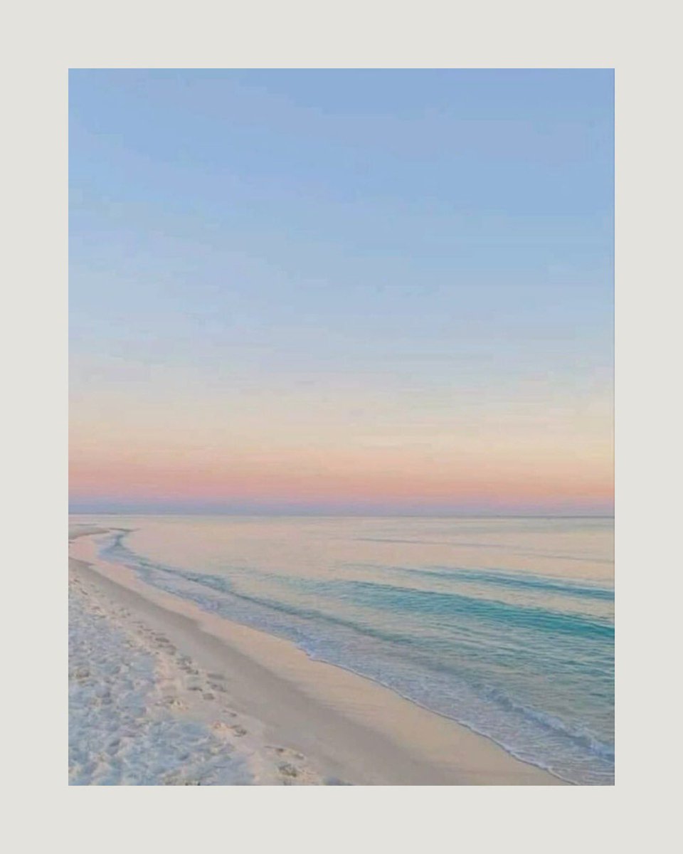 nuaceramicas's tweet photo. El estilo de vida mediterráneo no solo se vive, se respira.

En cada color suave, en la calma que deja el mar al irse, en lo simple que se vuelve eterno. El verano se siente en la piel, no en el calendario. 🌊

#ceramica #verano #lifestyle https://t.co/VDm9Ui3Hwa