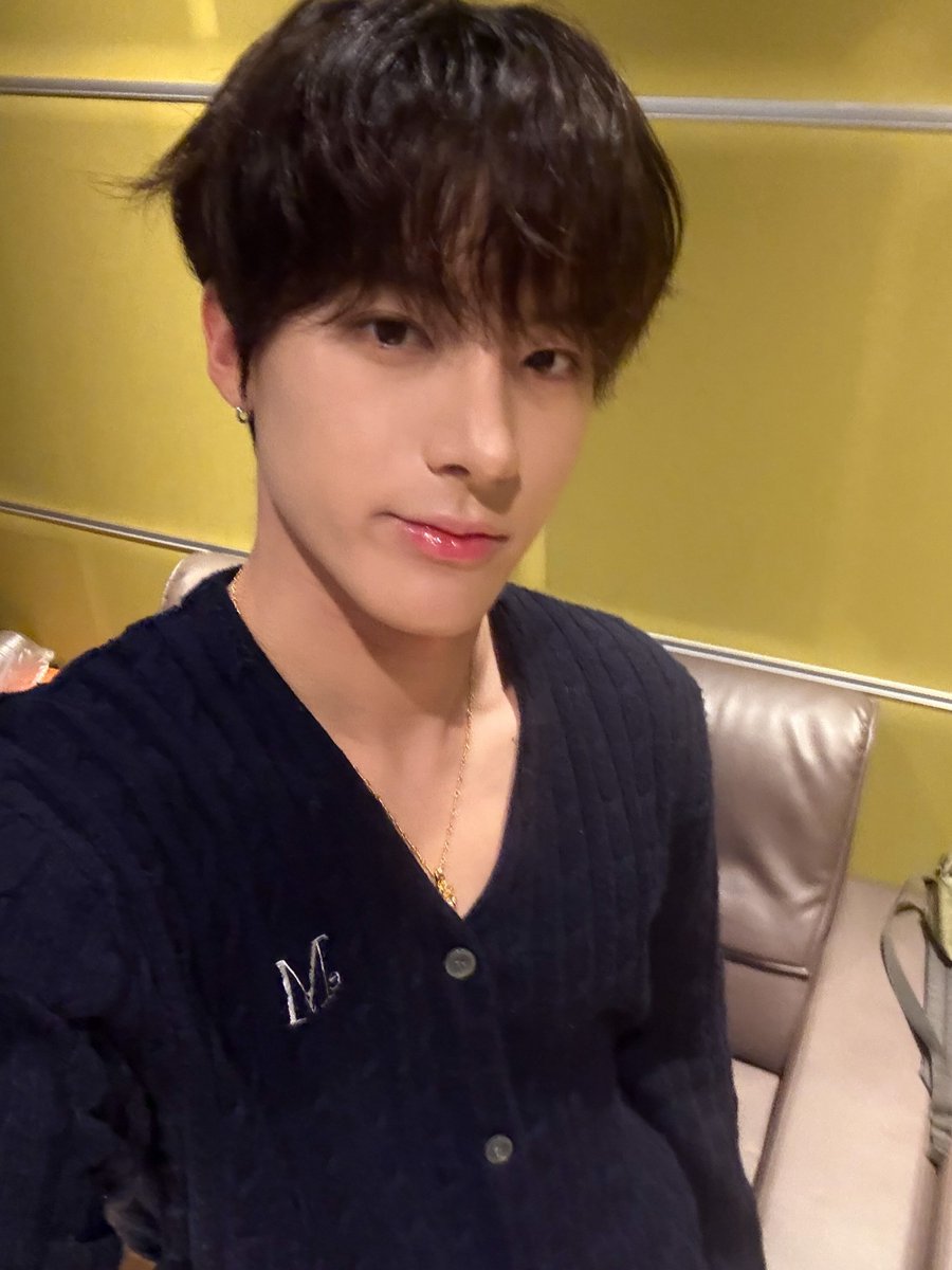 THEBOYZ_officl's tweet photo. [📸] 에릭 아이돌 라디오 시즌4 DJ 완료🐶 보고 싶었던 에디와 드디어 재회😭 월요일이 이렇게 기다려졌던 적은 처음이에요🫂

#THEBOYZ #더보이즈
#ERIC #에릭 https://t.co/hkSTZgbROo