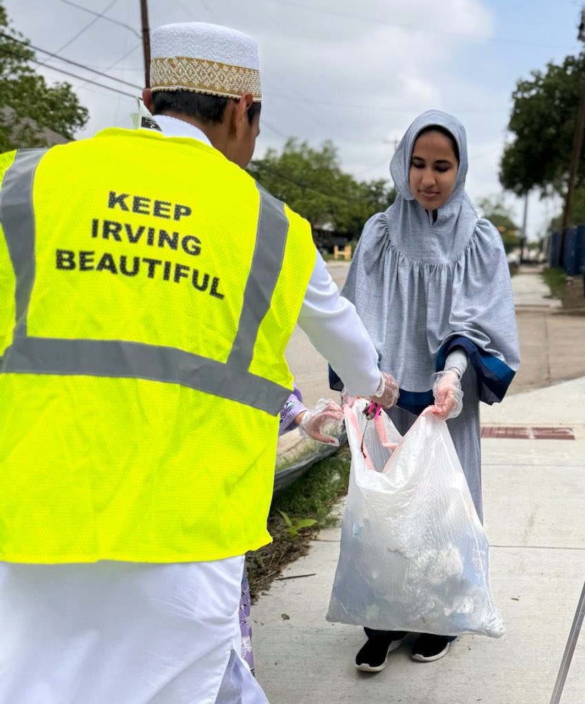 The Dawoodi Bohras of USA 🇺🇸 (@bohras_usa) on Twitter photo A beautiful day spent helping keep @CityofIrving clean and green with our young <a href="/ProjectRiseDB/">Project Rise</a> #DawoodiBohra volunteers in #Dallas! A beautiful day spent helping keep @CityofIrving clean and green with our young <a href="/ProjectRiseDB/">Project Rise</a> #DawoodiBohra volunteers in #Dallas!