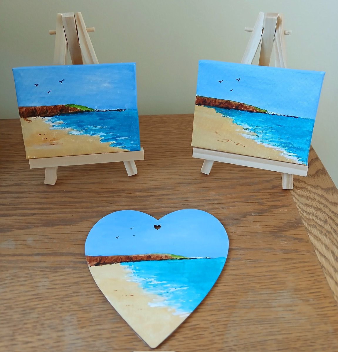 AnnesArt's tweet photo. 🎨 Spent today day painting Filey Brigg, capturing the tide rolling in with the Brigg in the distance. These acrylic pieces—on mini canvas and small hanging plaques—are inspired by the ever-changing coastal light and sea. 🌊🖌️#FileyBrigg #CoastalArt #Yorkshirecoast #SeascapeArt https://t.co/qO41Y4EVbw
