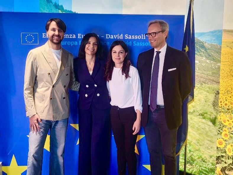giusi_princi's tweet photo. L’Europa è la voce dei giovani! 🇪🇺
Premiato oggi il progetto #EUVote di @ESNITALIA, vincitore nazionale del Premio Carlo Magno della Gioventù 2025. 🏆
Un’iniziativa che ispira i giovani alla partecipazione attiva. In bocca al lupo per la fase europea ad Aquisgrana!
@Europarl_IT https://t.co/qHF2700ska