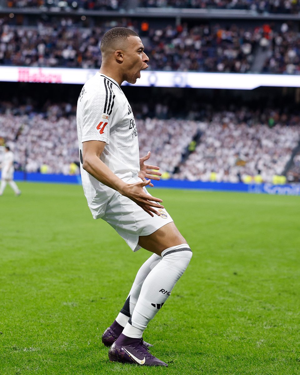 MadridUniversal's tweet photo. It seems there is no clear favorite for the Ballon d'Or this season. Several names like Mbappé, Lamine Yamal, Raphinha, Ousmane Dembele, Lautaro Martinez, Harry Kane, Pedri and Lewandowski have been mentioned. The nominees will be announced after the Club World Cup.

— @marca https://t.co/mpNs54R2bI