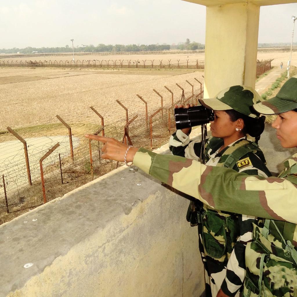 BSF_Rajasthan's tweet image. 🄿🄸🄲🅃🅄🅁🄴 🅂🄿🄴🄰🄺🅂 🅃🄷🄾🅄🅂🄰🄽🄳 🅆🄾🅁🄳🅂
🇮🇳 🇮🇳

#BSF
#FirstLineofDefence
#𝐀𝐥𝐞𝐫𝐭𝐄𝐲𝐞𝐬