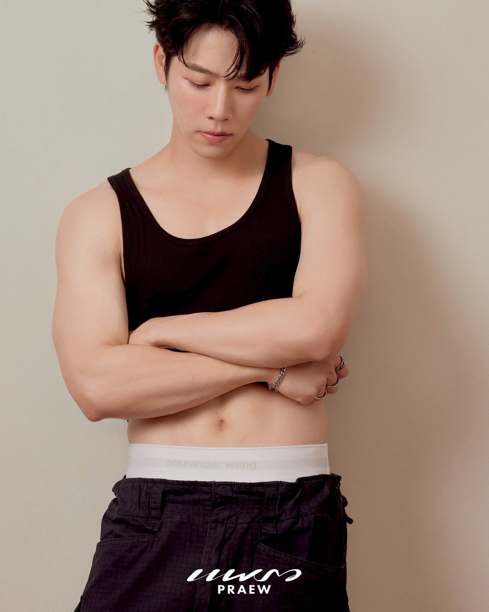Praewdaily's tweet photo. #PraewMay25xWar เจอลุคนี้ไป ใจเราจะอยู่ยังไง 🫠 ละลายไปกับแฟชั่นเซ็ตของ "วอร์ วนรัตน์" @warwanarat พร้อมบทสัมภาษณ์ชีวิตวันนี้ 🔥/ นิตยสารแพรว พ.ค. 68

#warwanarat #วอร์วนรัตน์ #PraewMay25 #Praewmag https://t.co/G5N9dcX2tM