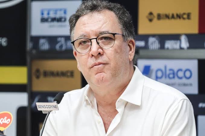 Santos na merda, afundado no z4 e o presidente buscando a contratação de um profissional para atuar no cotidiano do clube em busca de cuidar da sua própria imagem/popularidade…

VERME, MIL VEZES VERME!