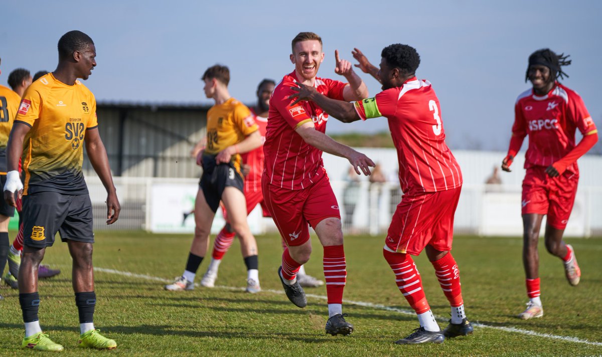 LukeRead_'s tweet image. Season 24/25 ✅

Proud to be named @CarshaltonA_FC Manager's Player of the Season. 

As always, a huge thanks to the Robins' fans whose support just gets better year on year ♥️🤍