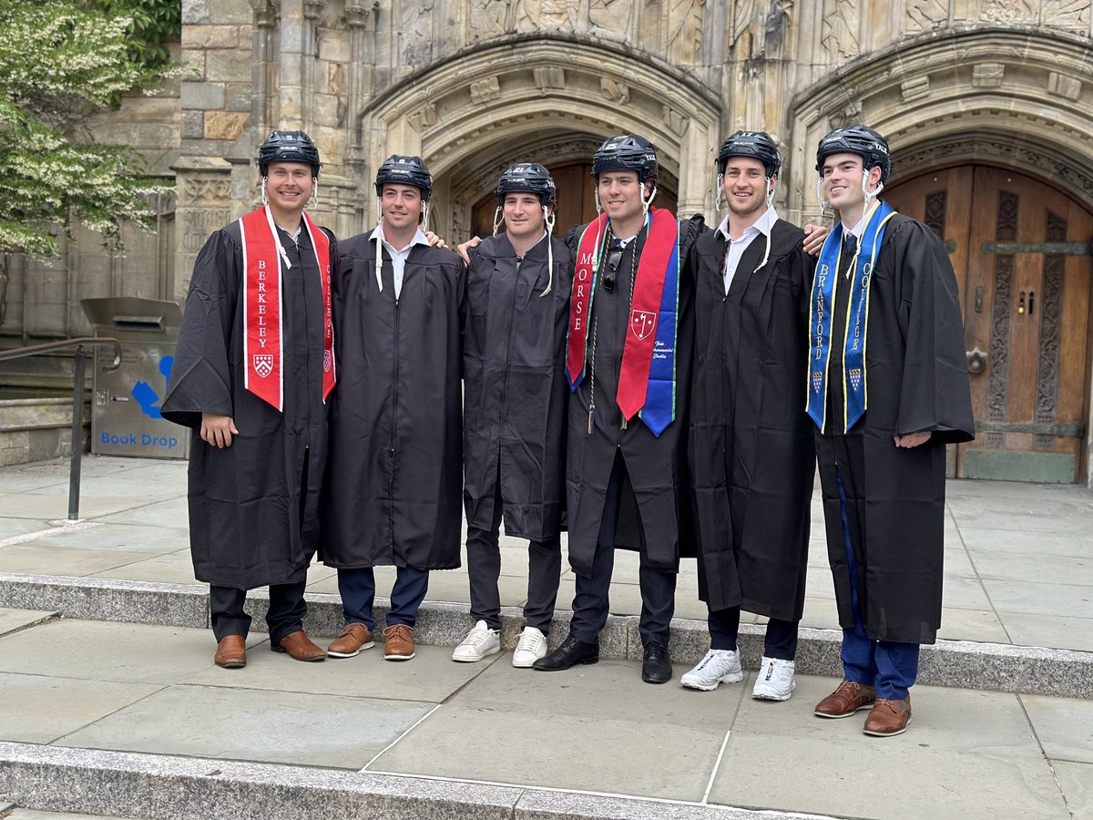 Yale Hockey class of 2025.  That’s a wrap. Thanks for the memories boys.   Congrats!  ⁦<a href="/YaleAthletics/">Yale Athletics</a>⁩ ⁦<a href="/YaleMHockey/">Yale Men's Hockey</a>⁩ ⁦<a href="/ecachockey/">ECAC Hockey</a>⁩