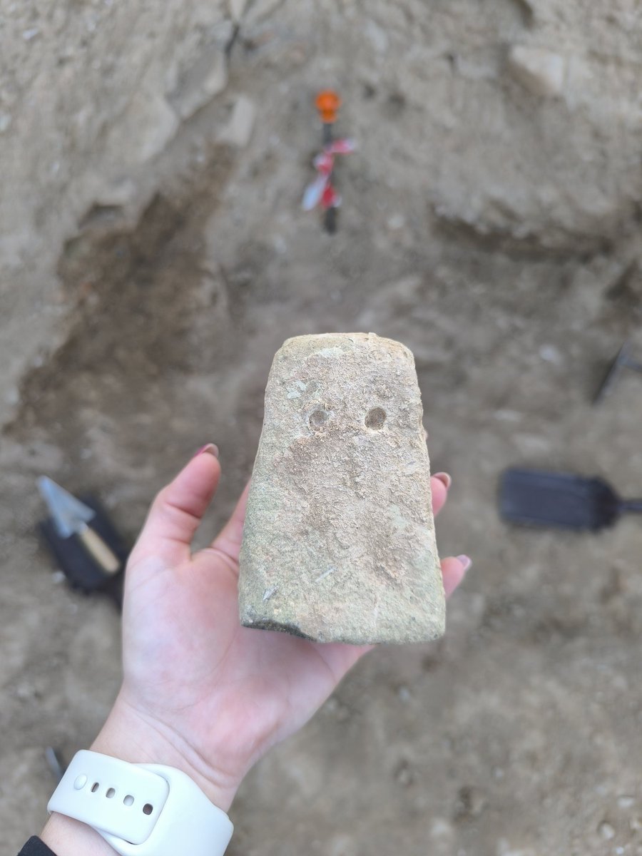 ArchaeoLeyre's tweet photo. Happy Monday!πͺ‘π§Ά
In love with the ways in which Archaeology surprises you with the things you love the most!β¨
#TextileTools #excavation #teaching #PhDstudent https://t.co/a0VjUMdX4V