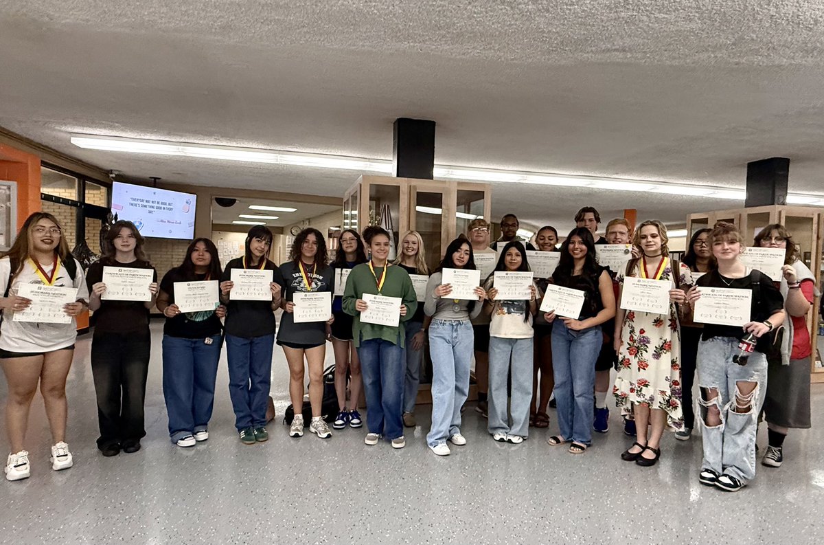 GoDragons1903's tweet image. Congratulations to the CHS Spanish students who received national recognition for their outstanding performance on the 2025 National Spanish Examinations! Thirty students from Spanish 2 and 3 participated this year.
