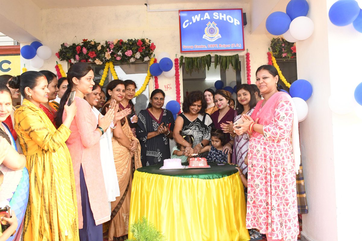 rcwagcraipur's tweet image. #SkillToStrength
Smt.Summi Singh,Head RCWA inaugurated #CWA SHOP,a pivotal step toward financial empowerment for women!
From baking to embroidery, stitching to craft,pickles to papadam,women proudly showcased their skills.
@CentralZoneCrpf 
@crpfindia 
@cwacrpf 
@cgsectorcrpf