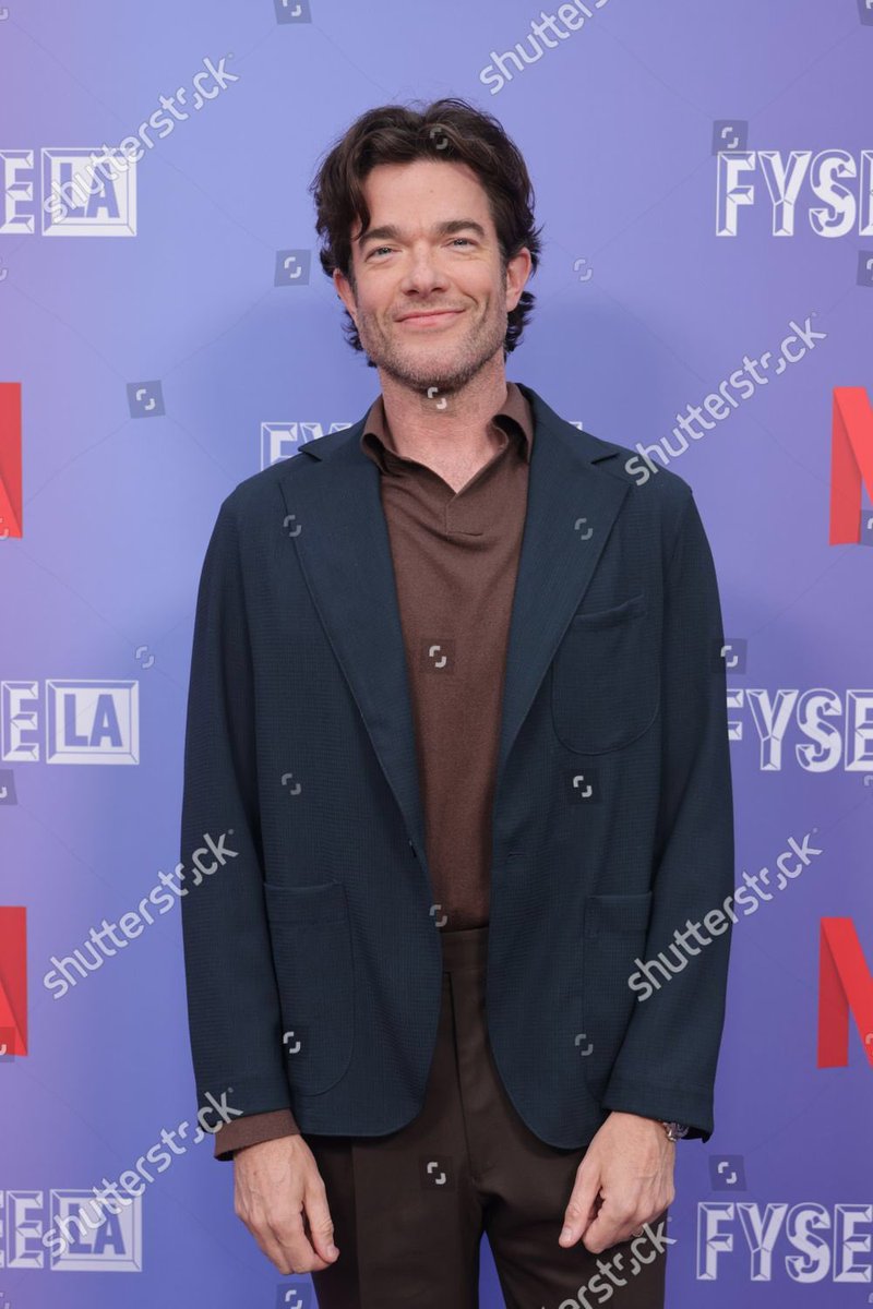 mulaney_now's tweet photo. John at the FYSEE event red carpet on Saturday #everybodyslive #johnmulaney https://t.co/hH3wxz7i4v