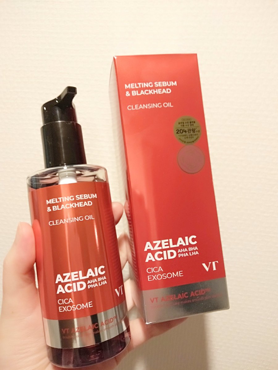 manyo969's tweet photo. VTcosmeticsさんの新商品、三種使ってみましたー！

アゼライン酸のトナーパッド、アンプル
そして一番のお気に入りは
🌿クレンジングオイル🎶
✔️ 軽くて乳化も早い
✔️ ほのかな香り、皮膜感なし♥
✔️洗い上がりの鼻もすべすべ😇

#アゼライン酸
#トナーパッド
#アンプル
#クレンジング

#PR #VT https://t.co/wzanrS8dBc