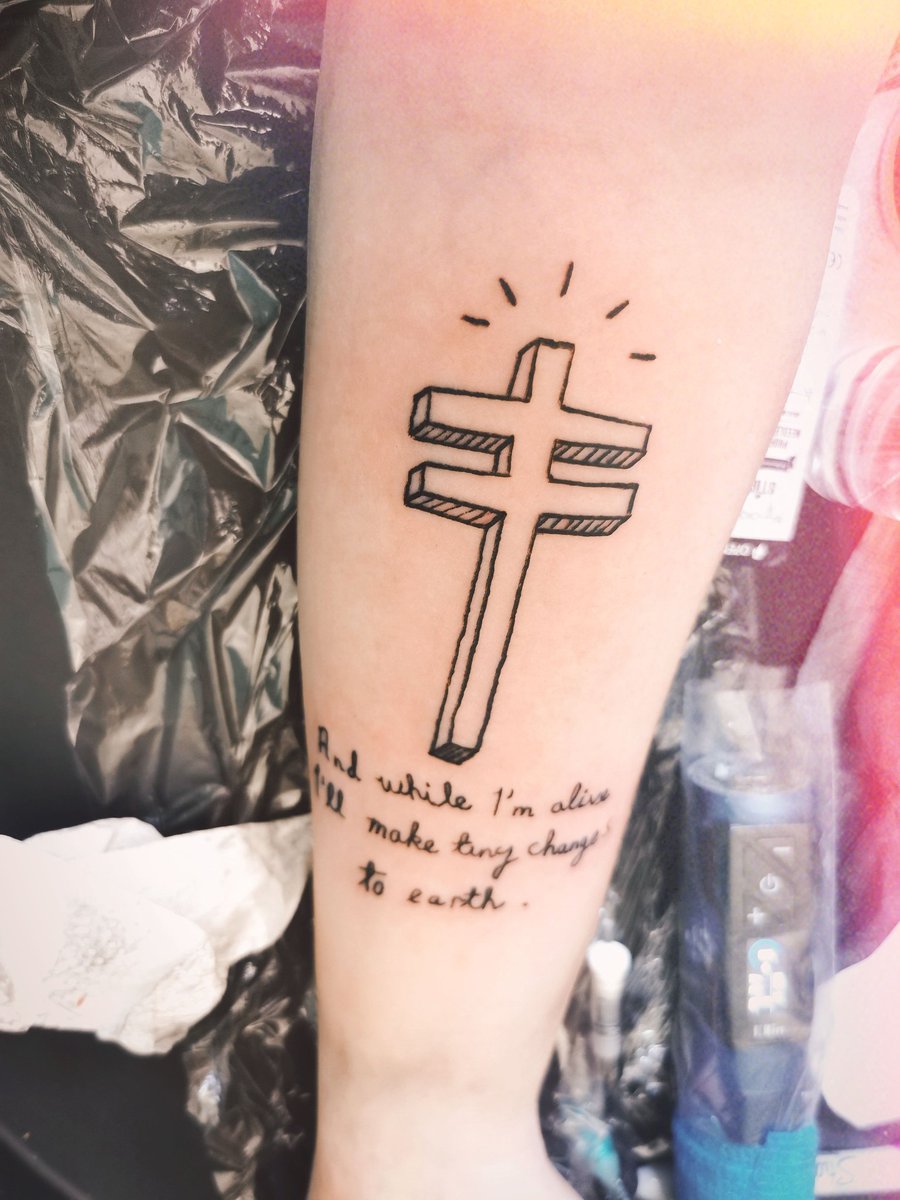 xwordsinwater's tweet image. And while I'm alive I'll make @tinychanges to earth. 😍 Wanted this tattoo for so long, I finally have it and couldn't be happier. @FRabbits #tattoo #frightenedrabbit #tinychanges