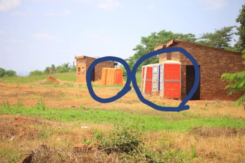 matumba_anthony's tweet image. As the EFF in Limpopo we will never allowed this to happen in our presence.

Department of Basic Education is paying R15 000 per month for these mobile toilets at Rivubye High School in Valdezia village, Vhembe. Learners are not using these toilets because they are not serviced.…