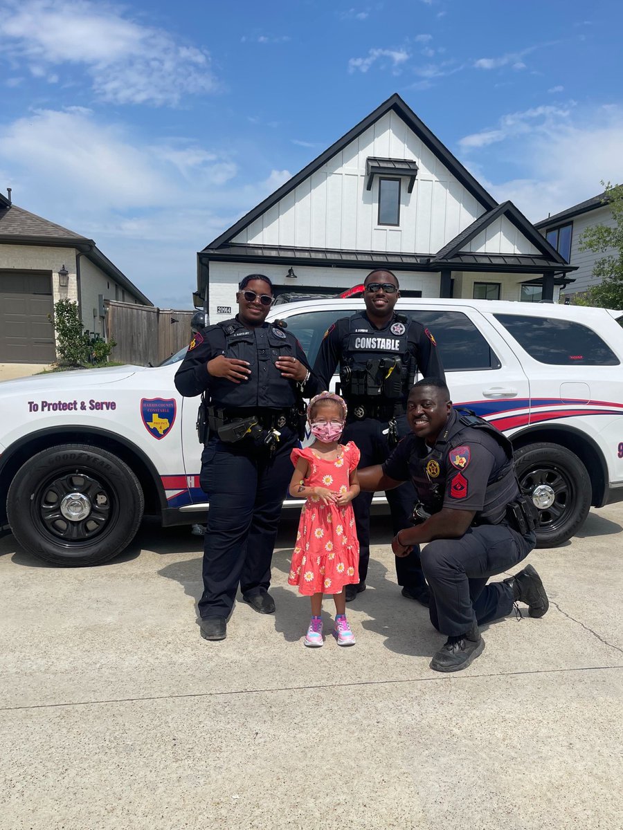 Pct4Constable's tweet photo. glad we were able to bring a smile to her face and let her know that the community is behind her and the fight that she has in front of her. #AddiStrong
Follow us at https://t.co/EzyDHKl8Js https://t.co/2koHAqW2Yf