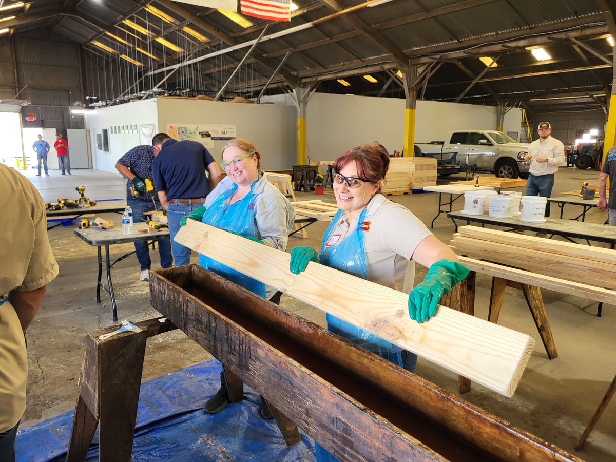 Our #SGHouston team had a fun and rewarding experience building OFF the jobsite by volunteering at Sleep in Heavenly Peace (SHP)! Learn more about SHP and their mission: shpbeds.org

#SGBuildsCommunities #CommunityContractor #LiveTeamwork