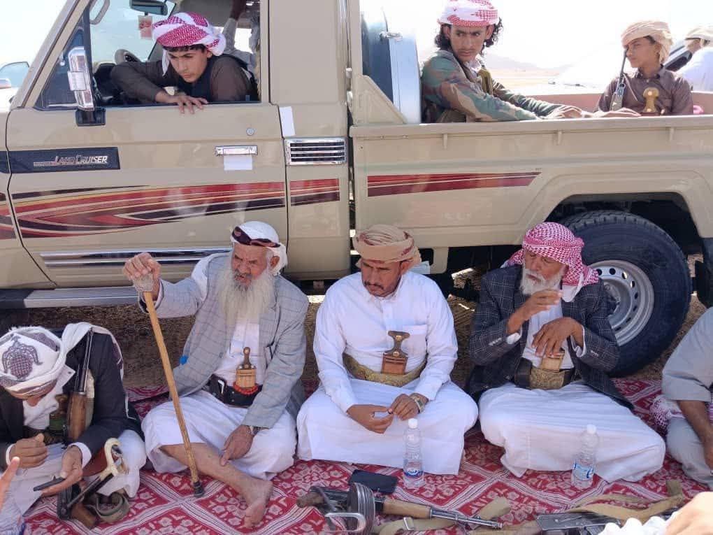 توجه عدد من مشائخ وابناء قبائل دهم الى العبر مكان اغتيال الشيخ احمد عبدالله شثان العملسي واقامو مطارح ودعو بقية قبائل دهم للانضمام لهم وذلك للضغط حتى يتم الوصول الى قاتل الشيخ شثان ومرافقيه والقبض عليهم
#العبر 
#حضرموت 
#دهم