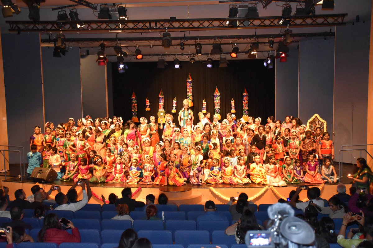 Colours of India in Stockholm 🇮🇳🇸🇪

Saraswathy Kalakendra Institution of Fine Arts hosted a spectacular celebration of Indian culture through an evening filled with vibrant and joyous dance performances.

Over 400 young talents lit up the stage with graceful renditions set to