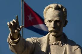 "Yo quiero, cuando me muera,
Sin patria, pero sin amo,
Tener en mi losa un ramo
De flores, –¡y una bandera!"
José Martí
#DeCaraAlSol