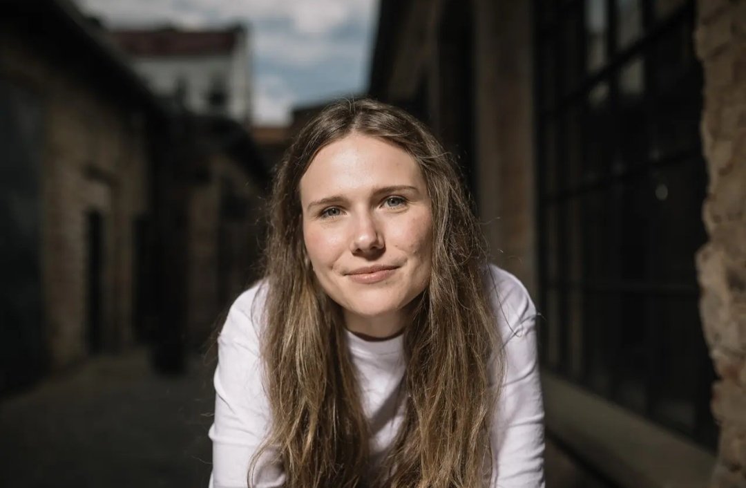 Fana43124688's tweet image. SZL:🇨🇿🎤Czeskŏ śpiywaczka a autorka tekstōw #AnnaVaverková zdobyła rok nazŏd dwie nadgrody #Anděl a #Apollo. Wŏżnym pōnktym jeji kariery były sztudia w Berlinie a wystymp @glastonbury. Wystōmpi na #Expo we Japōnije 🇯🇵, 30 moja w Osace.
#Czechy #Japonia 
⬇️
seznamzpravy.cz/clanek/kultura…