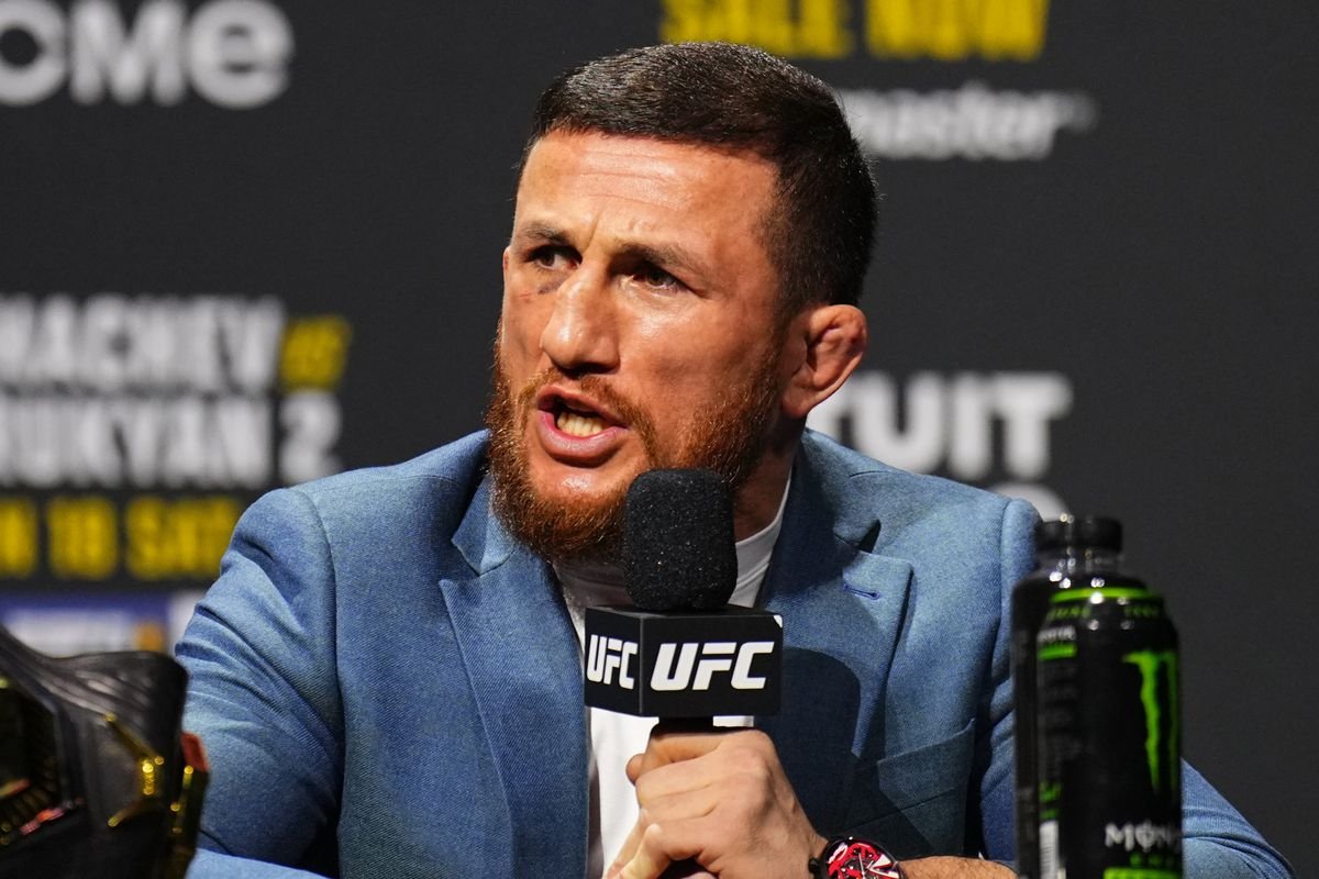 betobzor's tweet image. Тренер Двалишвили: «Чуть не снял Мераба с боя против Нурмагомедова. Он был полумертвым: открытая рана, стафилококковая инфекция. Он принимал все виды антибиотиков»😯

#UFC #Двалишвили #Нурмагомедов