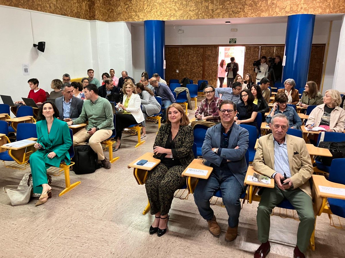Los inspectores de educación se forman en IA para optimizar los recursos y agilizar los procedimientos administrativos

La secretaría general de Educación, ⁦<a href="/PerezGarciaMP/">Pilar Pérez</a>⁩, inaugura la jornada de formación 

🔗juntaex.es/w/inspectores-…

⁦<a href="/MercedesVaquera/">Mercedes Vaquera</a>⁩