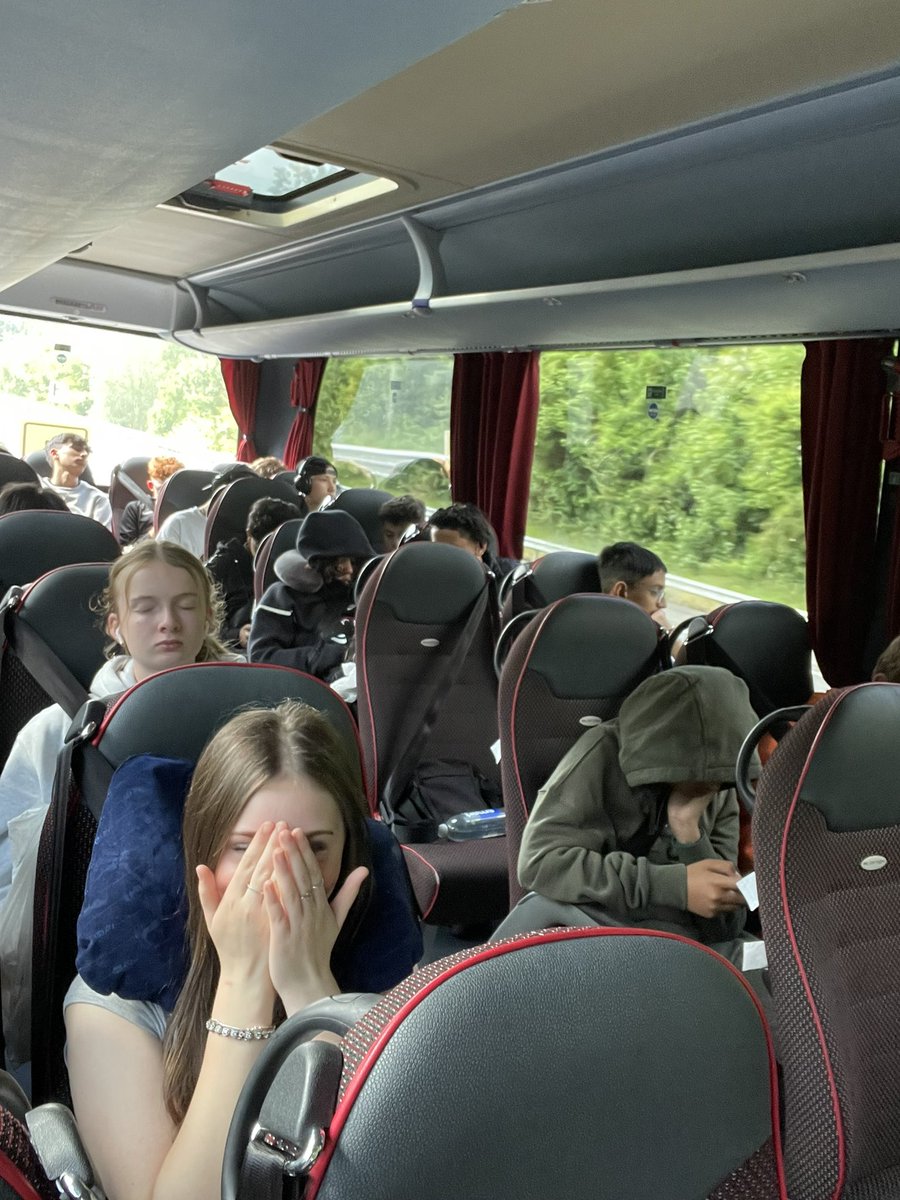 On est arrivés en France. On va vers notre hôtel 🏨 #FPSParis2025